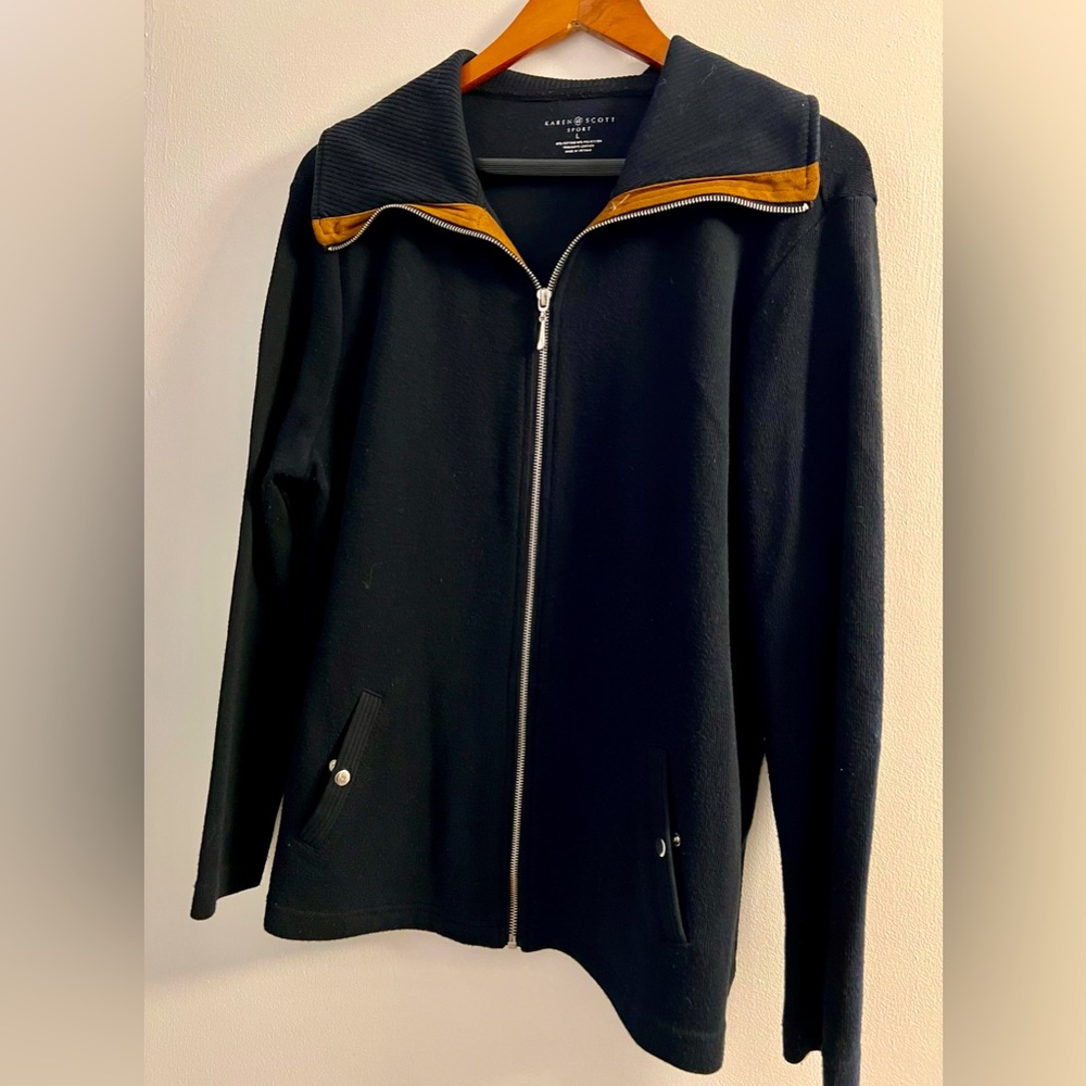 Karen Scott long sleeve navy blue sweater. Size L. 2 front pockets